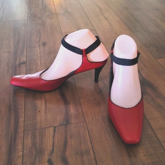 Vintage - MODA Red Leather Ankle Straps Heels - Picture 1 of 7